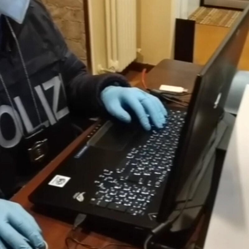 La Polizia Postale di Firenze ha denunciato un' ''influencer" 48 enne, della provincia di Siracusa, per istigazione al suicidio, 28 gennaio 2021. ANSA / Ufficio Stampa - Polizia di Stato +++ ANSA PROVIDES ACCESS TO THIS HANDOUT PHOTO TO BE USED SOLELY TO ILLUSTRATE NEWS REPORTING OR COMMENTARY ON THE FACTS OR EVENTS DEPICTED IN THIS IMAGE; NO ARCHIVING; NO LICENSING +++