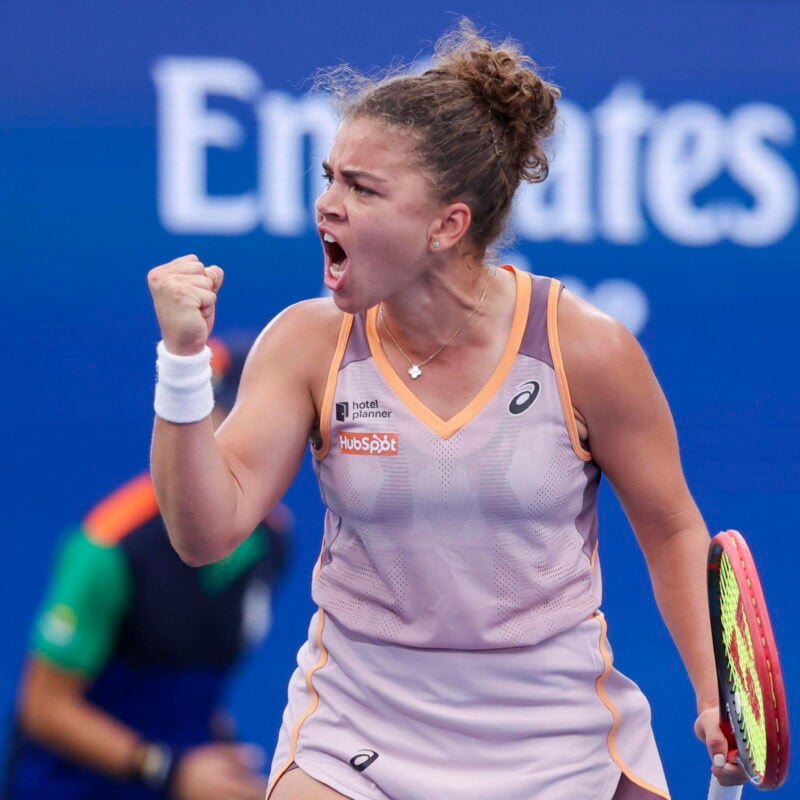 epa11575901 Jasmine Paolini of Italy reacts during her third round match between Yulia Putintseva of Kazakhstan (unseen) during the US Open Tennis Championships at the USTA Billie Jean King National Tennis Center in Flushing Meadows, New York, USA, 31 August 2024. The US Open tournament runs from 26 August through 08 September. EPA/SARAH YENESEL