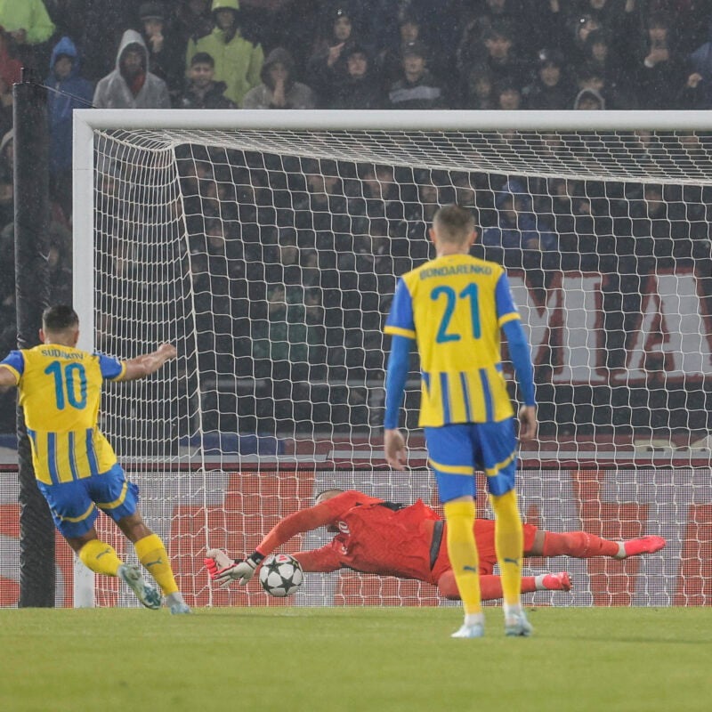 Bologna's goalkeeper Lukas Skorupski saves the penalty from Shakhtar Donetsk's Georgiy Sudakov during the UEFA Champions League soccer match between Bologna FC and Shakhtar Donetsk at Renato Dall'Ara stadium in Bologna, Italy, 18 September 2024. ANSA/ELISABETTA BARACCHI