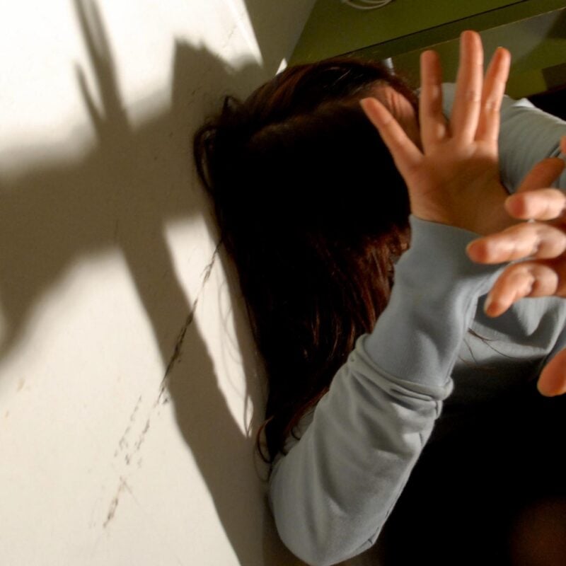 MILANO (ITALPRESS) &#8211; Secondo gli ultimi dati Istat, in Italia il 31.5% delle donne ha subito nel corso della vita una qualche forma di violenza fisica o sessuale. Le forme più gravi di violenza sono esercitate da partner o ex partner, parenti o amici. Nel 62.7% dei casi gli stupri sono stati commessi da partner.