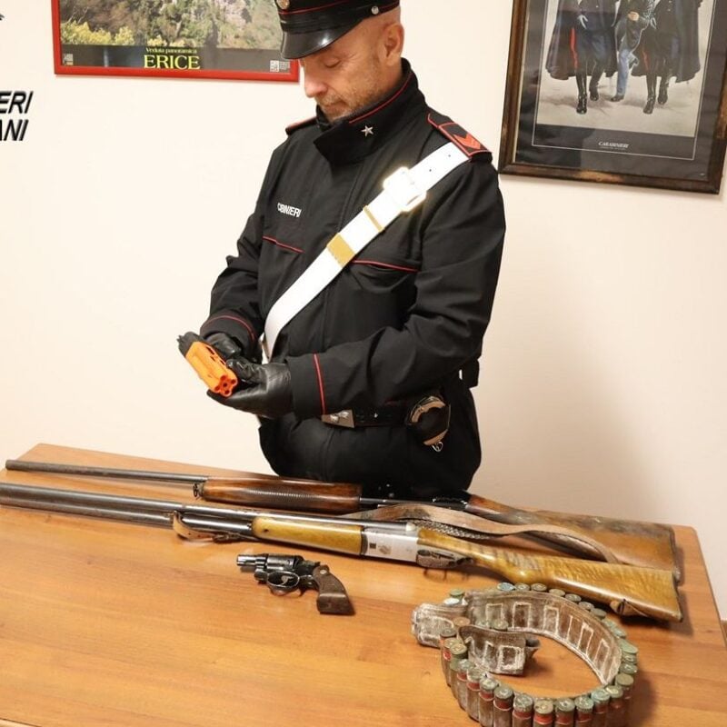 carabinieri trovano armi a Erice