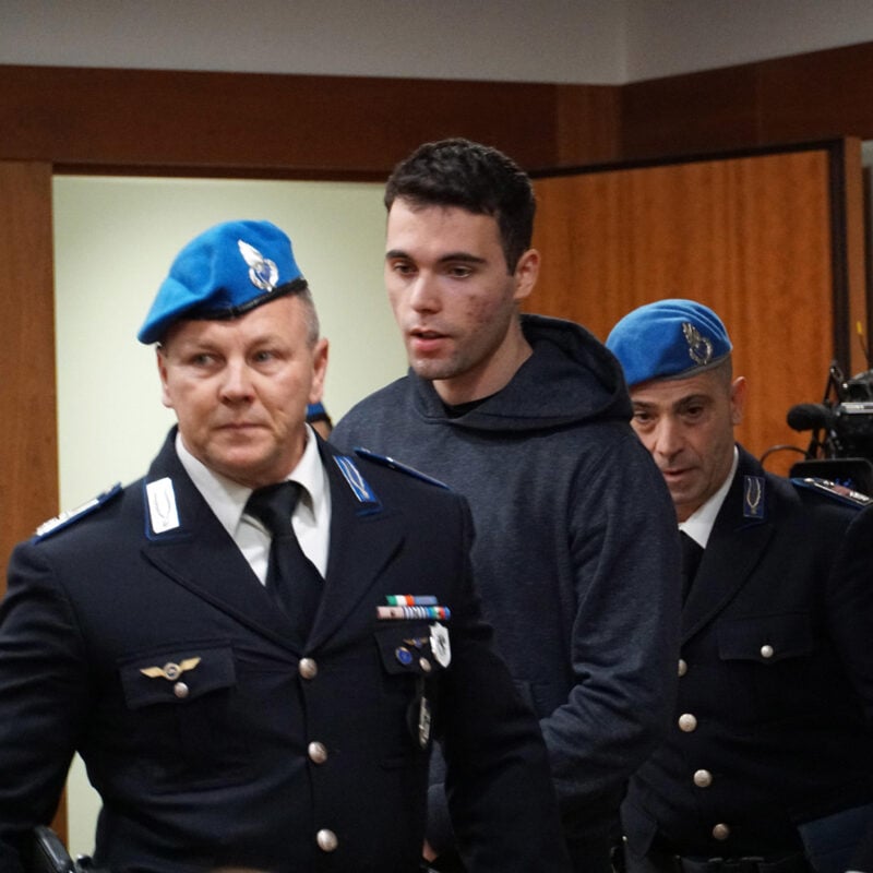 Filippo Turetta entra in aula della Corte di Assise