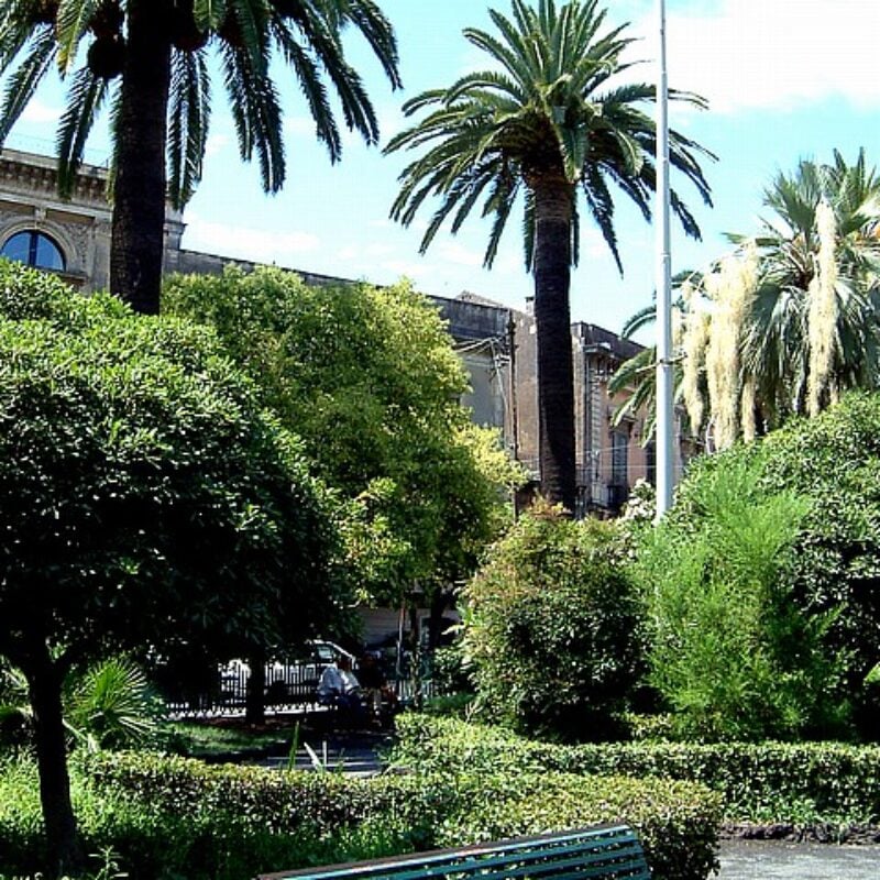 piazza garibaldi acireale