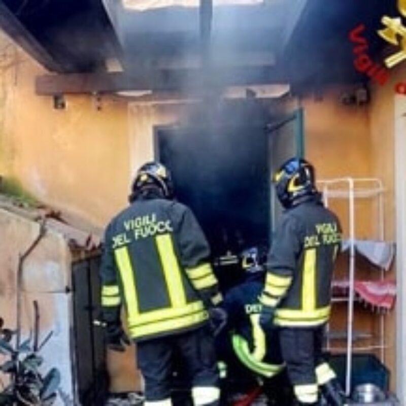 Incendio in un'abitazione a Riposto