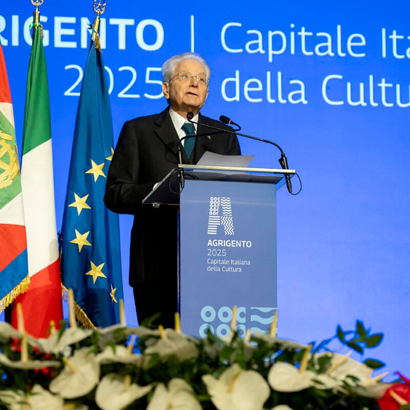 Il Presidente della Repubblica Sergio Mattarella in occasione della cerimonia dinaugurazione di Agrigento Capitale italiana della Cultura 2025, Agrigento, 18 gennaio 2025.ANSA/ UFFICIO STAMPA QUIRINALE/ PAOLO GIANDOTTI+++ ANSA PROVIDES ACCESS TO THIS HANDOUT PHOTO TO BE USED SOLELY TO ILLUSTRATE NEWS REPORTING OR COMMENTARY ON THE FACTS OR EVENTS DEPICTED IN THIS IMAGE; NO ARCHIVING; NO LICENSING +++ NPK +++