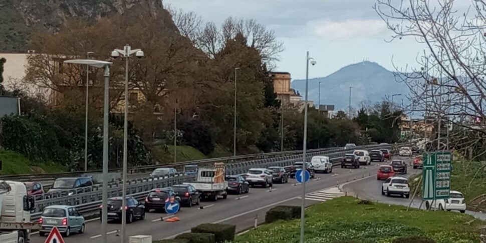 Cantieri sulla A19, 15 chilometri di coda all'altezza di Casteldaccia