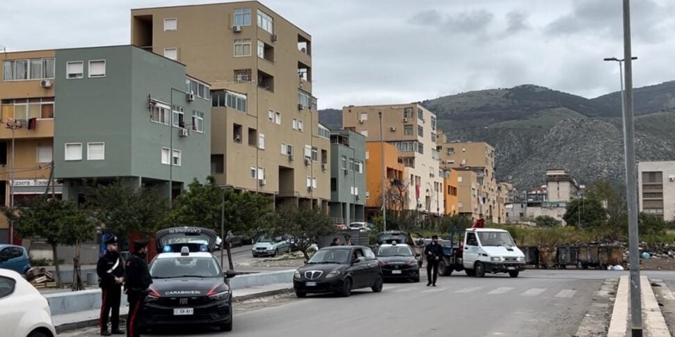 Ancora tensione allo Zen: centro scommesse e un'auto date alle fiamme