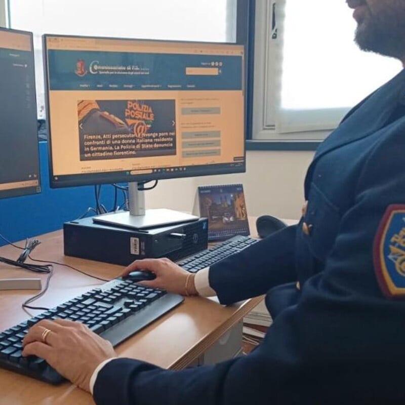 Le tensioni geopolitiche connesse alla guerra in Ucraina hanno "significativi riverberi" in materia di sicurezza cibernetica, con "campagne massive" a livello internazionale contro infrastrutture critiche, sistemi finanziari e aziende, dal phishing ai malware alla disinformazione. Nel 2022 il Cnaipic, la struttura specializzata in cybersicurezza della Polizia postale e delle comunicazioni, ha rilevato 12.947 attacchi (+138%, erano stati 5.435 nel 2021) e sono 332 le persone indagate (+78% rispetto all'anno scorso). Sono stati anche diramati 113.226 alert (in leggero aumento, del 2%, rispetto all'anno scorso). ANSA/Polizia EDITORIAL USE ONLY NO SALES