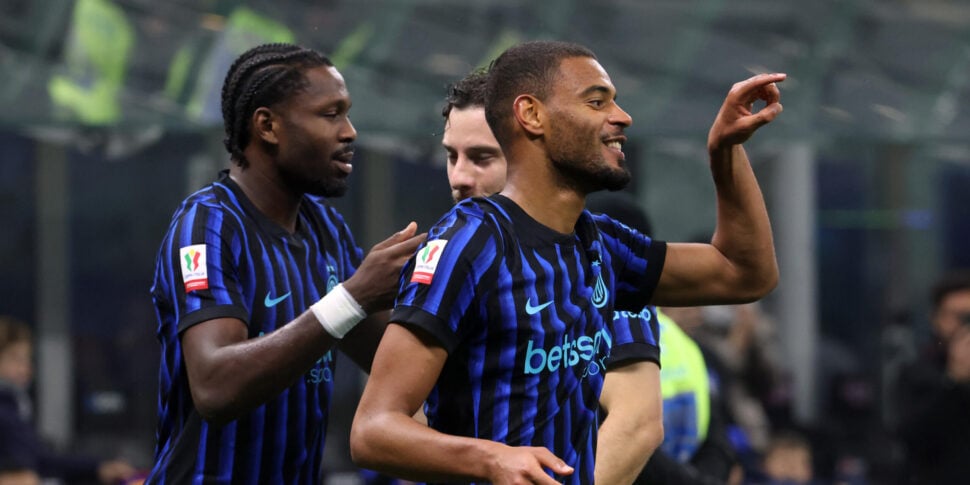 Inter Milans Andy Diouf (R) jubilates with his teammates after scoring goal of 1 to 0 during Italian Cup round of 16 soccer match between Inter and Venezia at Giuseppe Meazza stadium in Milan, 3 December 2025.ANSA / MATTEO BAZZI