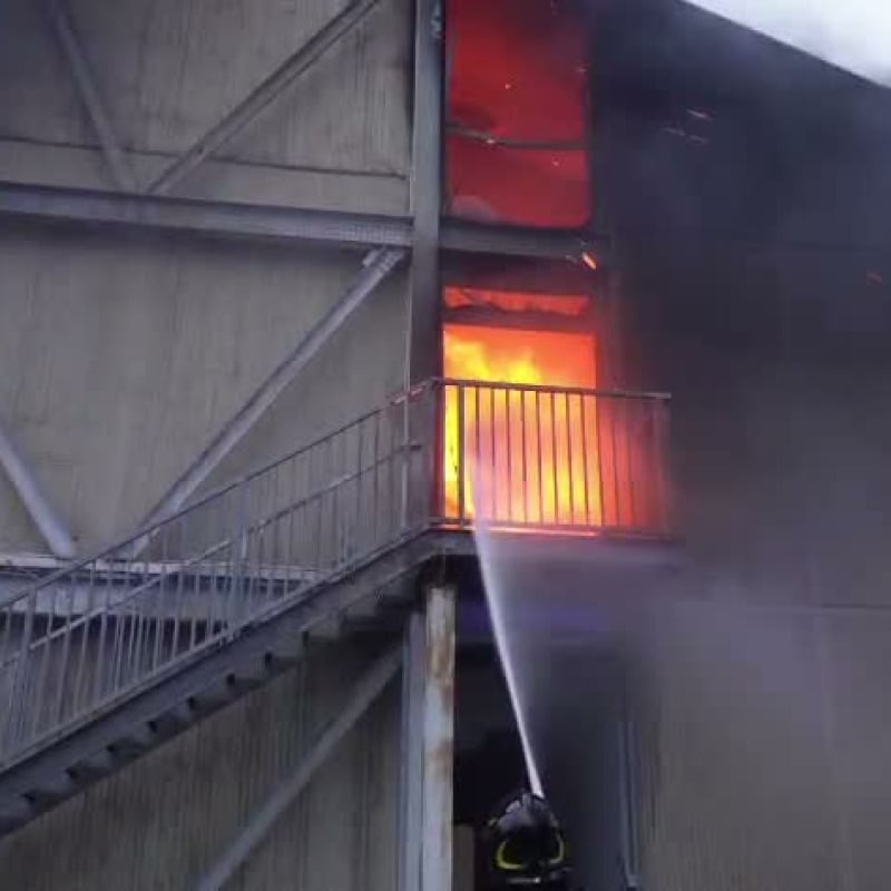 Il video dell'incendio che &egrave; divampato in alcuni capannoni nella zona industriale di Brancaccio a Palermo