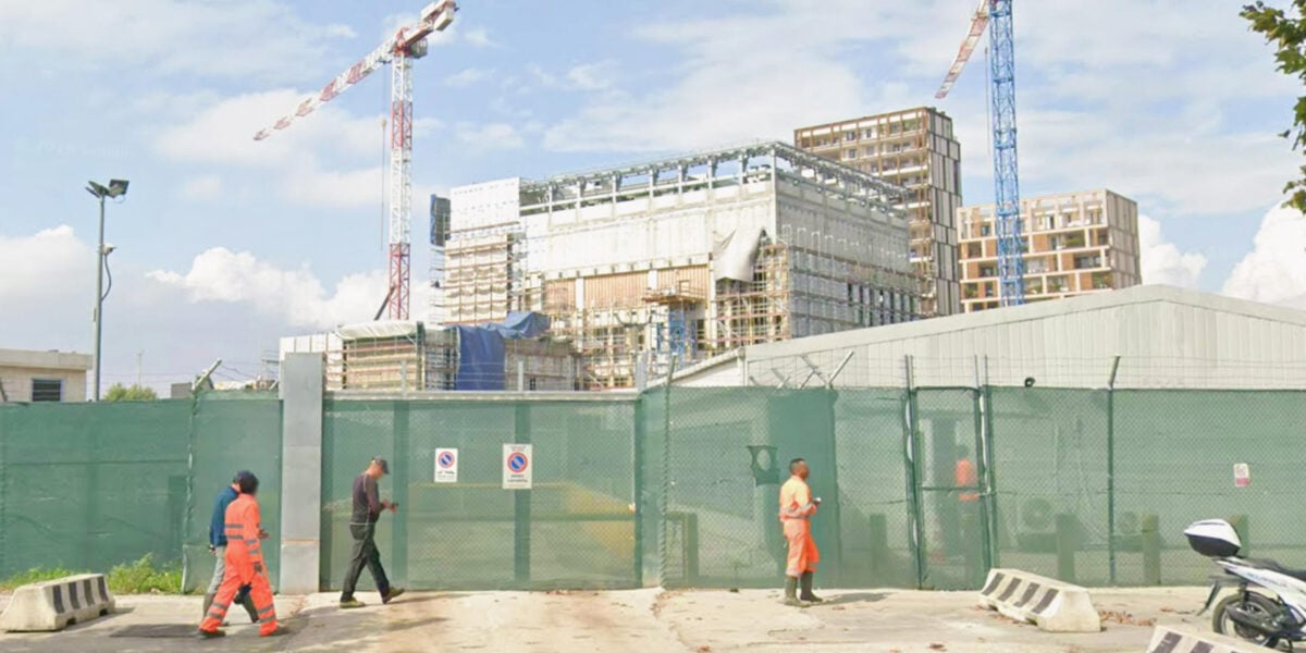 https://gdsit.cdn-immedia.net/2026/05/Operai-abbiamo-pagato-5mila-euro-per-lavorare-a-costruzione-del-Consolato_92848515-1200x600.jpg