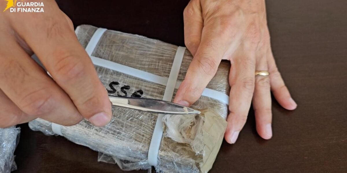 Catania, bloccato corriere della droga con 2 chili di eroina
