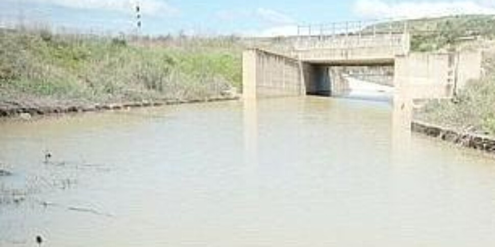 Saranno abbattute cinque passerelle-ponte sul fiume Morello, dodici aziende rischiano l'isolamento